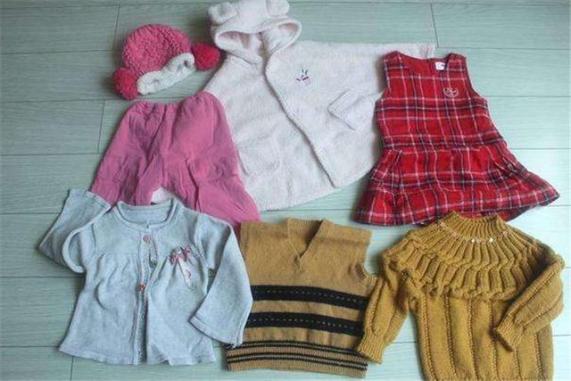 親戚家孩子“沒穿幾次的舊衣服”，別都給孩子用！衣服雖好，也有隱患